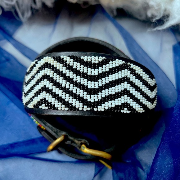 Hand beaded dog collar - Picture 1 of 6